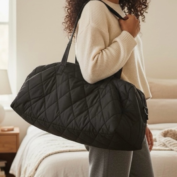 (NWT) Vera Bradley Women's Quilted Outlet Cotton Large Travel Black Duffel Bag